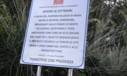 Palermo: passate o, peggio, vivete all'Addaura? Se un masso vi ucciderà sono fatti vostri. Parole del Comune...