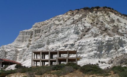 All'Ars una legge di sanatoria edilizia lungo le coste per bloccare la magistratura?