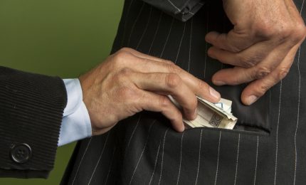 Dal Porcellum all'Italicum per 'costituzionalizzare' la corruzione