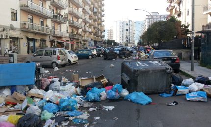 I mangiapane a tradimento che hanno fatto fallire la raccolta dei rifiuti in Sicilia