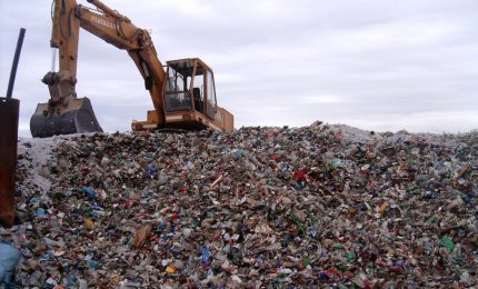 Riecco l'emergenza rifiuti: domani conferenza stampa di Musumeci