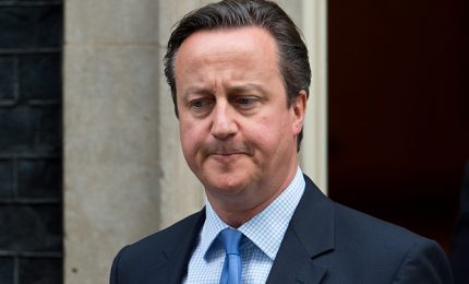 Le dimissioni dal Parlamento inglese di David Cameron: una lezione di stile ai nostri miserabili politici