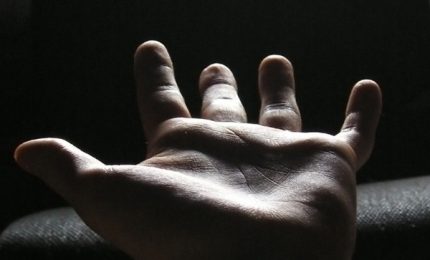 La questua di Crocetta e la sua (improbabile) rielezione: mance a tempo e cantieri mordi e fuggi