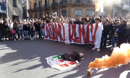 Renzi a Palermo: ennesima protesta dei giovani, ennesime manganellate VIDEO
