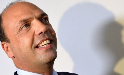 Alfano sui giovani che emigrano: "Ambasciatori del nostro talento". Scherza o è 'convinto'?