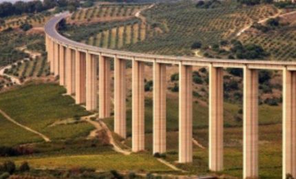 Il viadotto sul Bel&igrave;ce tra paure, brividi e incidenti