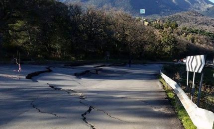I disastri della Palermo-Agrigento e le strade franate di Campofelice di Fitalia, paese abbandonato da tutti