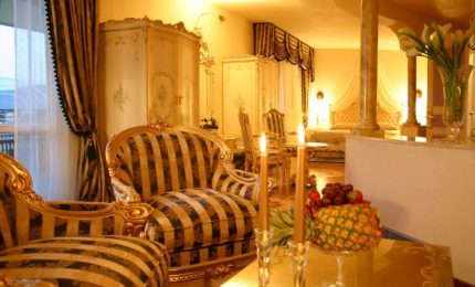 I viaggi a 5 stelle di Crocetta e di Sami Ben Abdeaali: la denuncia