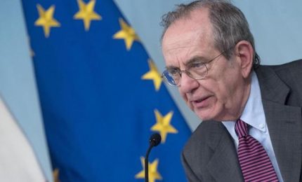 Padoan, incentivi fiscali al Sud? "Rischiamo di sprecare soldi". Svimez: "Al Sud rischio povert&agrave; triplo"