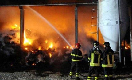 Incendi in Sicilia: a fuoco anche un importante centro per la raccolta differenziata dei rifiuti