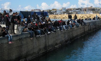 Lampedusa: udite udite! Roma vuole i tributi sospesi per l'emergenza migranti