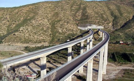 Autostrade del CAS e straordinario a tignitè: così è se vi pare (e se non vi pare è così lo stesso)