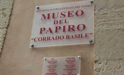 Il Museo del papiro di Siracusa vende 20 frammenti di papiri per autofinanziarsi!