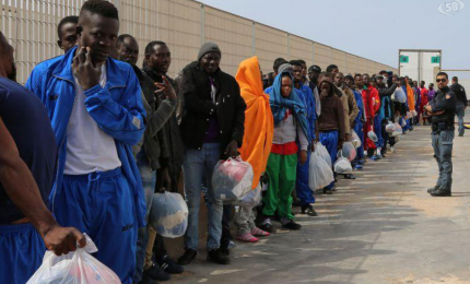 Media europea: 25-26 al giorno per ogni migrante. Italia: 35 euro al giorno per ogni migrante...