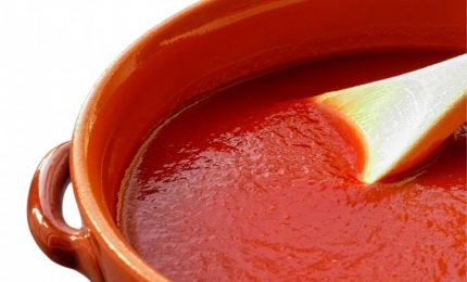Si può vendere la confezione di passata di pomodoro di oltre mezzo litro a meno di 0,40 euro?