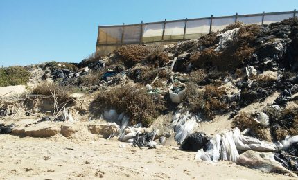 La foce del fiume Dirillo, ad Acate, tra discariche abusive e reati ambientali (VIDEO)