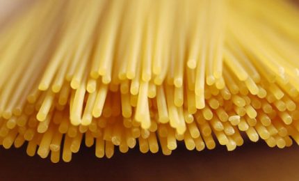 Spaghetti con grano canadese, salsa di pomodoro cinese e olio d'oliva tunisino: e vai!/ MATTINALE 128