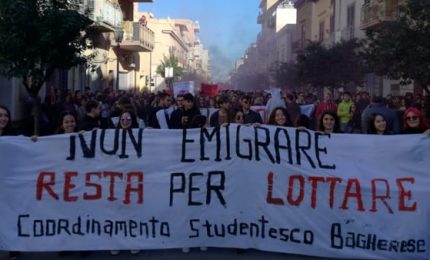 A Bagheria protesta degli studenti: "I francesi ci insegnano che la lotta paga"