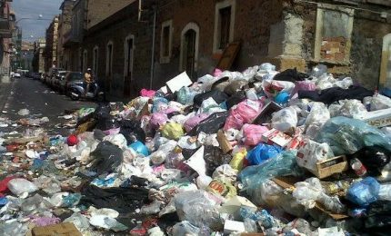 I grillini a Musumeci: commissariare il Comune di Catania sulla raccolta dei rifiuti