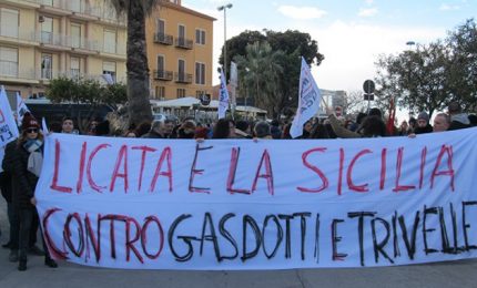 Manifestazione anti-trivelle a Licata: il 'No'' arriva dai cittadini, non dalla politica/ MATTINALE 251