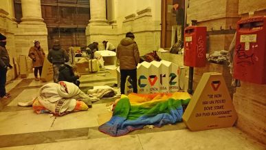 A Napoli c'&egrave; lo 'Scorz', rifugio temporaneo di cartone per i clochard. Perch&eacute; non utilizzarlo anche a Palermo?