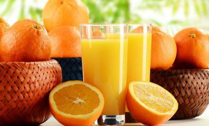 Spremute di arance negli uffici, nelle scuole, negli ospedali e nelle università