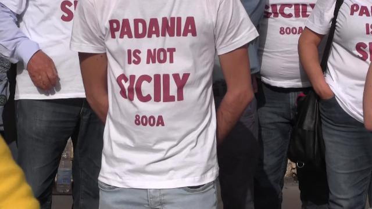 Curiosità: a che titolo sono state sequestrate le magliette "Padania in not  Sicily"? - I Nuovi VespriI Nuovi Vespri