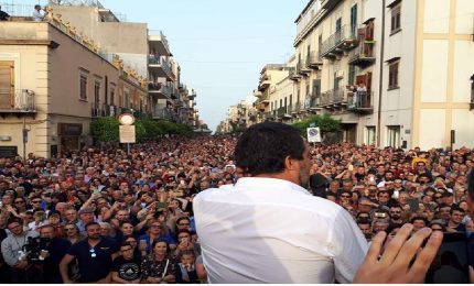 La sinistra radical chic in salsa sicula e i grillini scoprono che Salvini riempie le piazze siciliane e impazziscono...