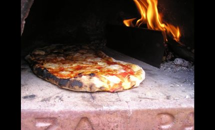 Legna fuorilegge nelle pizzerie: multe 'salate' in Campania. Arriveranno anche in Sicilia?