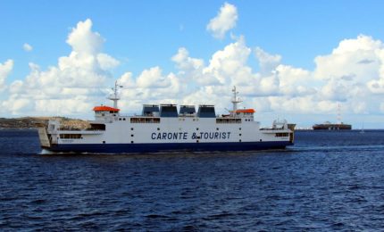 Le navi della Caronte e Tourist isole minori 'sparecchiano': negati i pasti ai lavoratori