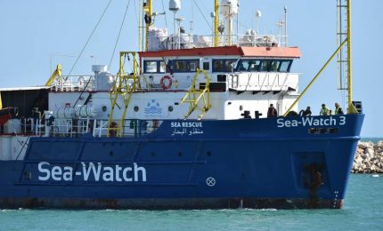 Il 'caso' Sea-Watch: la magistratura ordina di far sbarcare i migranti. L'ira (elettorale) di Salvini