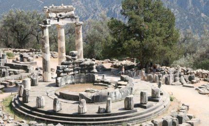 Il filosofo Diego Fusaro ci ricorda la saggezza umana citando l'Oracolo di Delfi