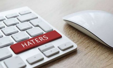 A proposito degli idioti 'leoni da tastiera' che attaccano Andrea Camilleri