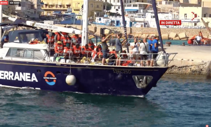 A questo punto perch&eacute; non cedere Lampedusa alle ONG?