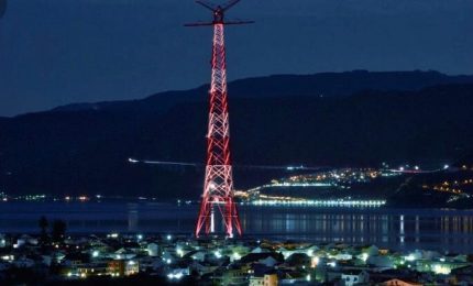 Dopo anni di buio il Pilone di Torre Faro di Messina torna a illuminare lo Stretto