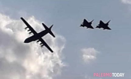 Ora pure gli aerei militari a bassa quota sulla Sicilia. Che fanno? Fotografie e video...