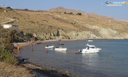 Nelle spiagge dell'Agrigentino imbarcazioni e gommoni a motori accesi sino a riva! (VIDEO)