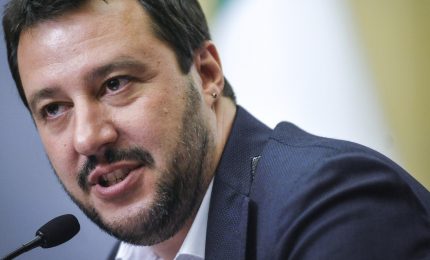 Salvini: è un fessacchiotto o ha ricevuto "un'offerta a cui non si può dire di no"?