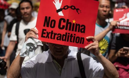 Dietro le manifestazioni di protesta ad Hong Kong... 12 mila km di tecnologia. E Facebook e Google... (VIDEO)