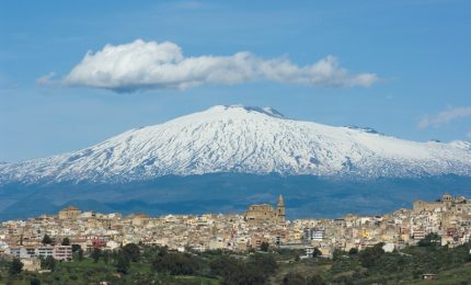 La Sicilia come la Grecia: e venne l'ora delle svendite! E sull'Etna il sindaco di Linguaglossa...
