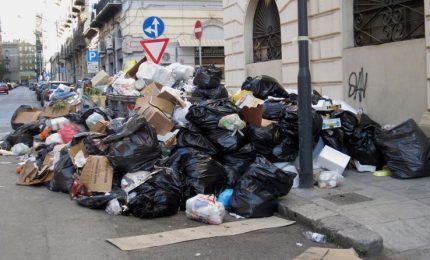 Emergenza rifiuti a Palermo: perché il sindaco Leoluca Orlando non firma l'ordinanza?