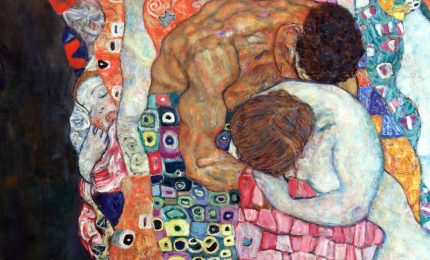 Il consumismo vuole la distruzione della famiglia e le vite sempre più precarie