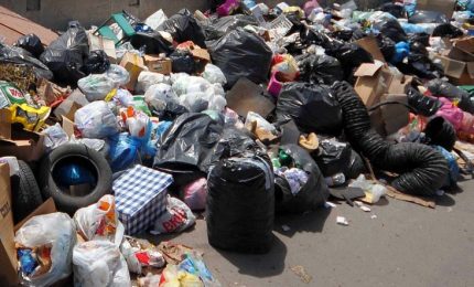 TARI, a Palermo evasione record. E del Comune che lascia i rifiuti per strada ne parliamo?