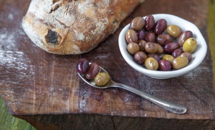 La distruzione della Formazione, 'u vuccazziu' e i sindacati del modello "pane e companatico"