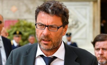Report: del leghista Giancarlo Giorgetti che se la dà a gambe davanti ai microfoni ne vogliamo parlare?