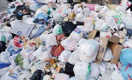 Palermo, l'istituto delle suore Vincenziane a 'tu per tu' con l'immondizia non raccolta!