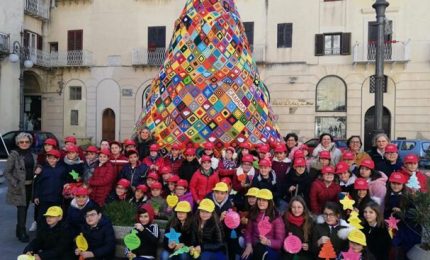 A Casteltermini L'albero di Natale all'uncinetto, l'unico realizzato in Sicilia