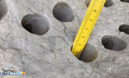 I buchi nella Scala dei Turchi: effettuati nel 2001 per condurre uno studio geologico