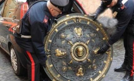 Recuperato lo "Scudo di Garibaldi". Tranquilli, siciliani: resta a Roma