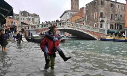 Un VIDEO racconta la verit&agrave; sull'acqua alta di Venezia dello scorso 12 Novembre. L'allarme &egrave; stato ingiustificato!